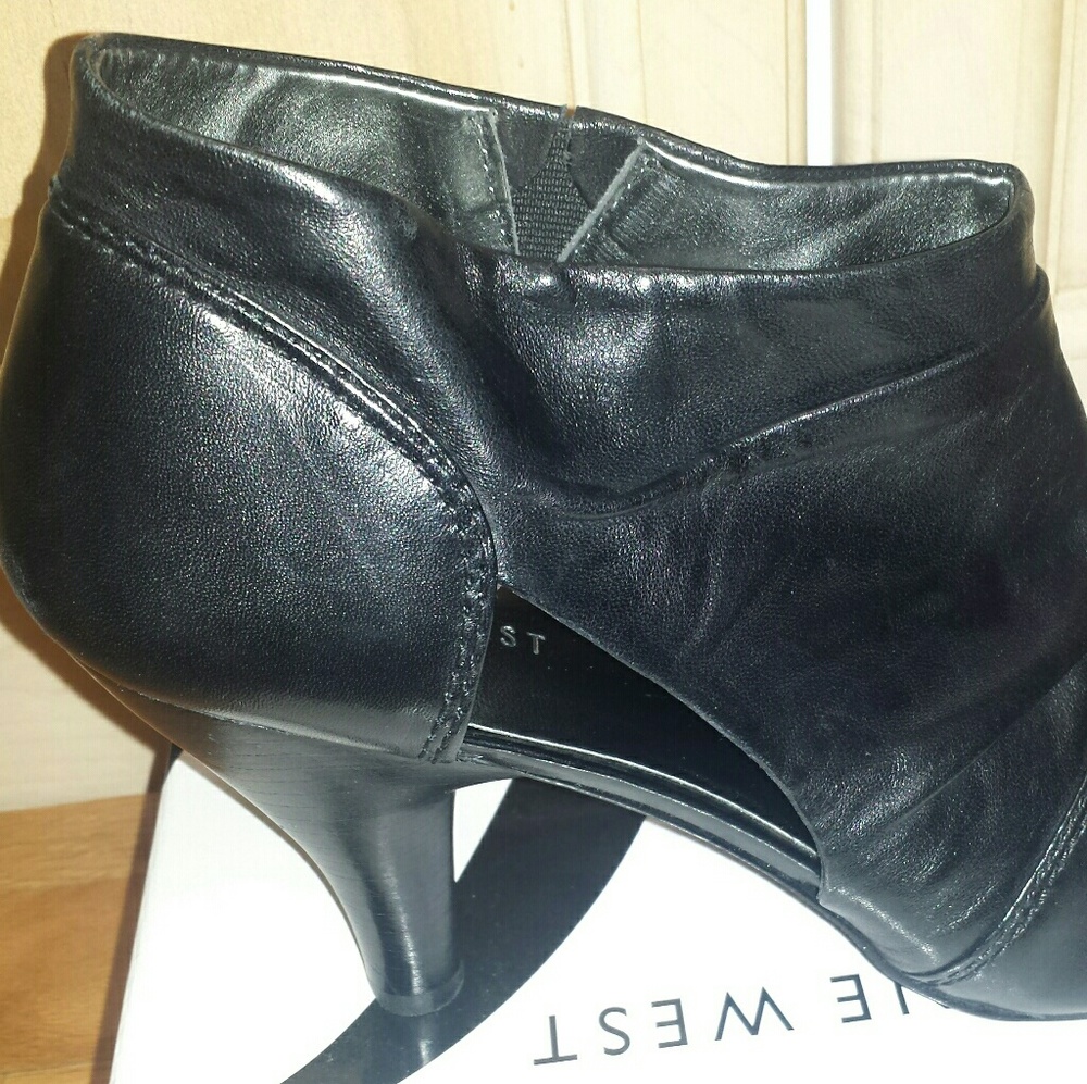Shoes - Picture 5 of 8